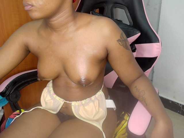 Sexxymeliz live cam on BongaCams