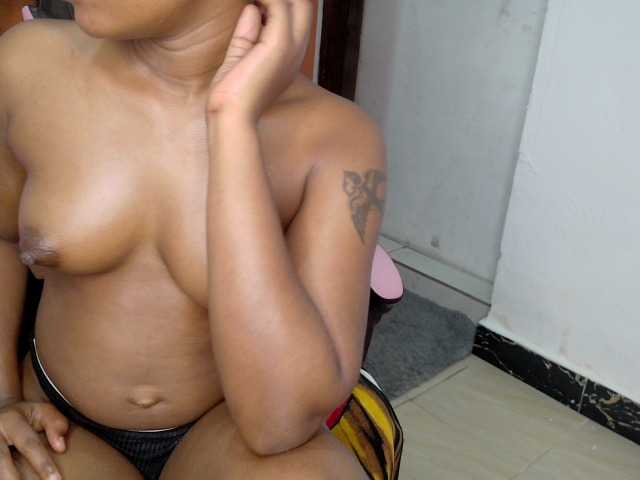 Sexxymeliz live cam on BongaCams