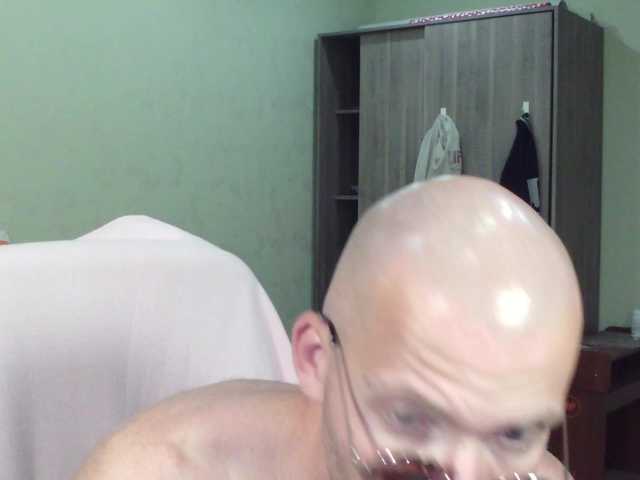 MrHrundelus live webcam show