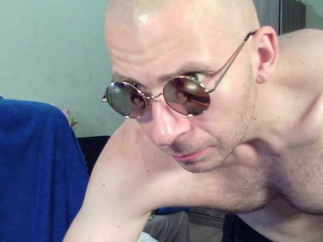 MrHrundelus live webcam show