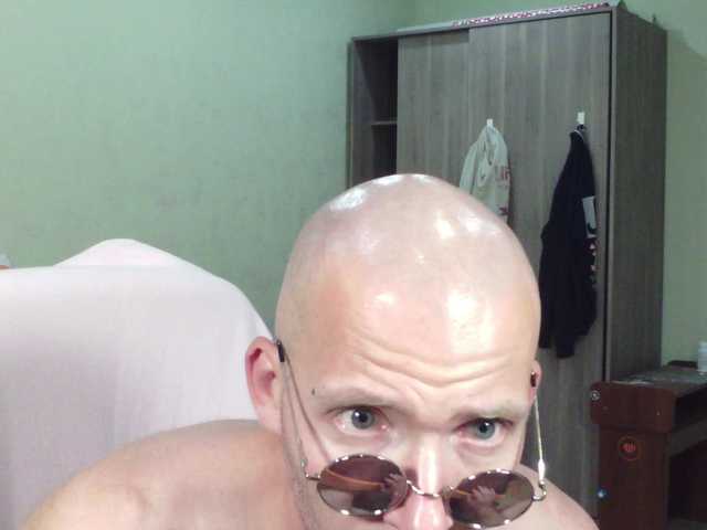 MrHrundelus live webcam show