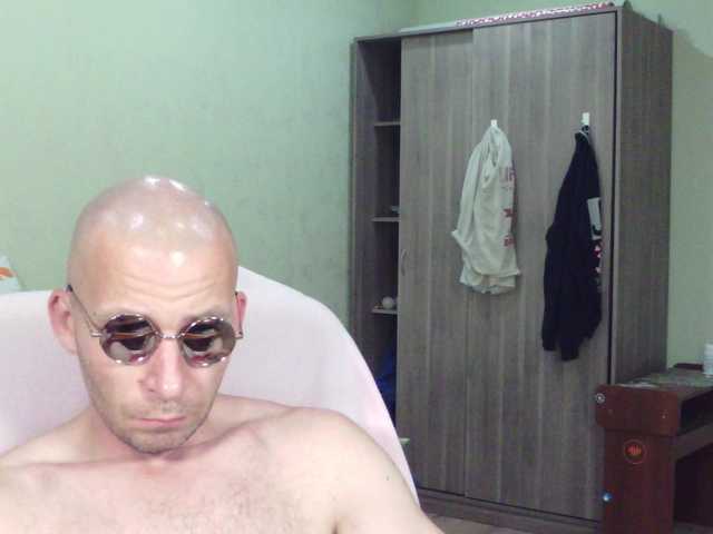 MrHrundelus live webcam show
