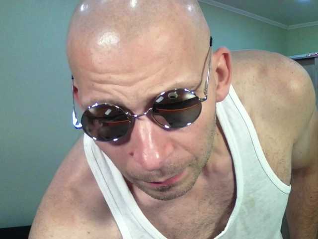 MrHrundelus live webcam show