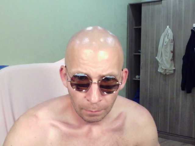 MrHrundelus live webcam show