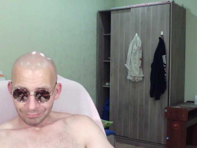 MrHrundelus live webcam show