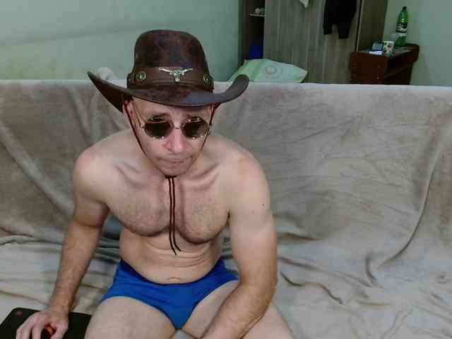 MrHrundelus Live Webcam on BongaCams