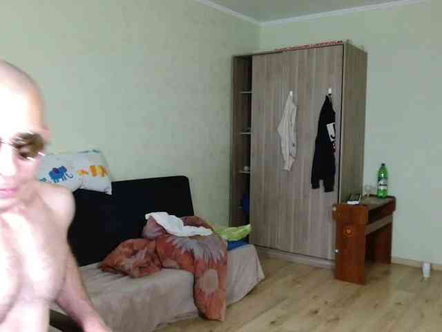 MrHrundelus Live Webcam on BongaCams