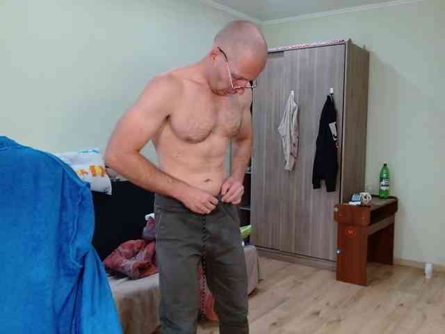 MrHrundelus Live Webcam on BongaCams