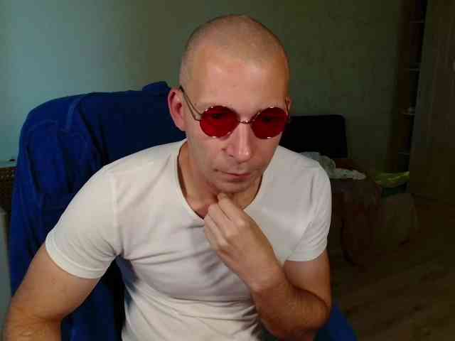 MrHrundelus Live Webcam on BongaCams