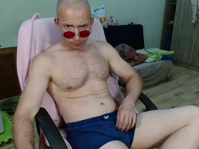 MrHrundelus Live Webcam on BongaCams