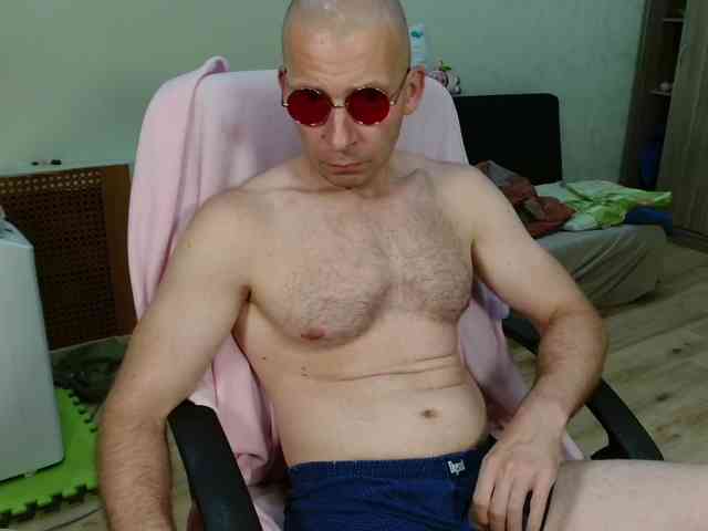 MrHrundelus Live Webcam on BongaCams