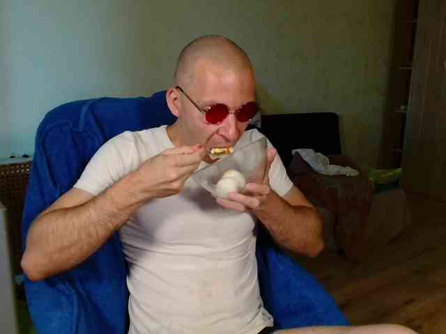 MrHrundelus Live Webcam on BongaCams