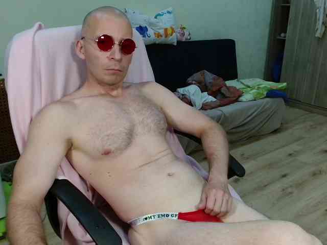 MrHrundelus Live Webcam on BongaCams