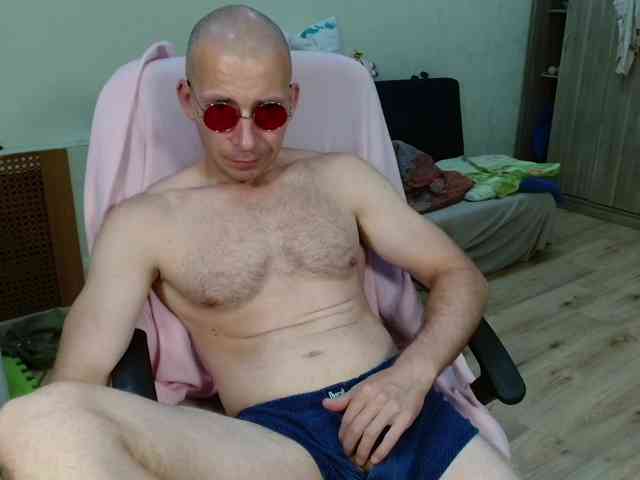 MrHrundelus Live Webcam on BongaCams