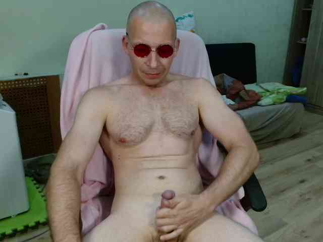MrHrundelus Live Webcam on BongaCams