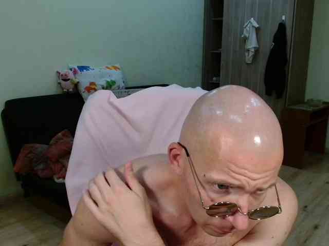 MrHrundelus Live Webcam on BongaCams