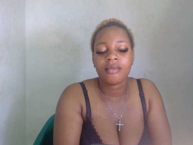 Juicypie live cam on BongaCams