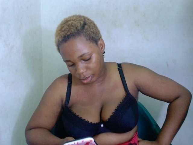 Juicypie live cam on BongaCams