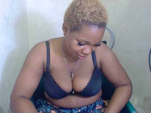 Juicypie live cam on BongaCams