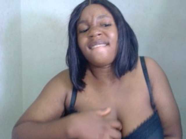 Juicypie live cam on BongaCams