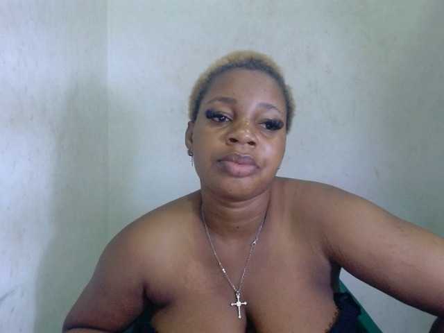Juicypie live cam on BongaCams