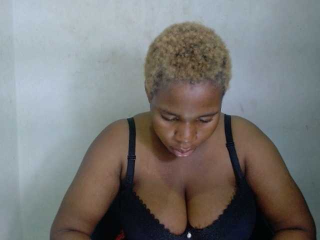Juicypie live cam on BongaCams