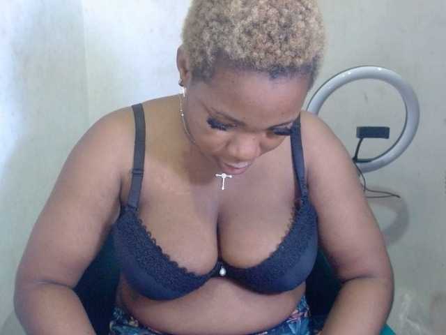 Juicypie live cam on BongaCams
