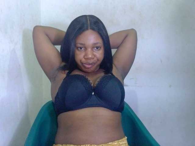 Juicypie live cam on BongaCams