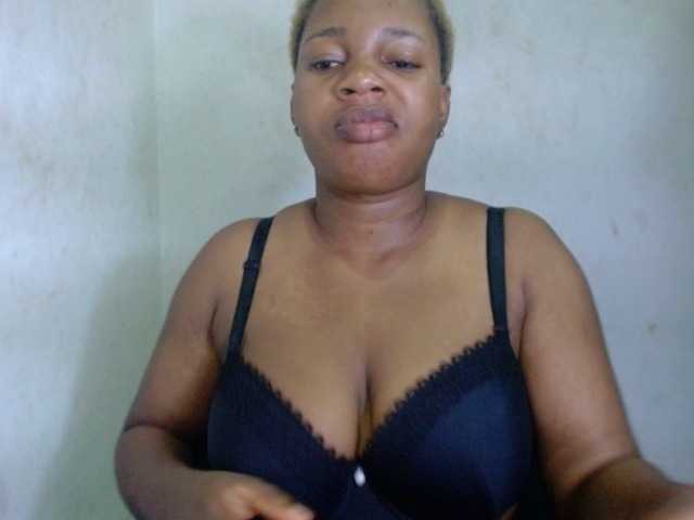 Juicypie live cam on BongaCams