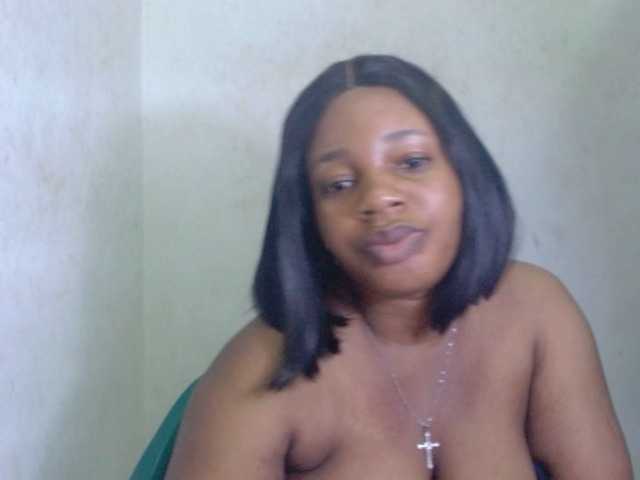 Juicypie live cam on BongaCams