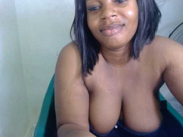 Juicypie live cam on BongaCams