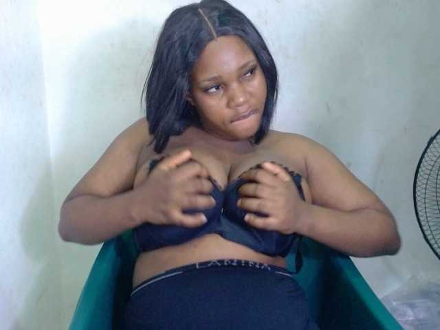 Juicypie live cam on BongaCams
