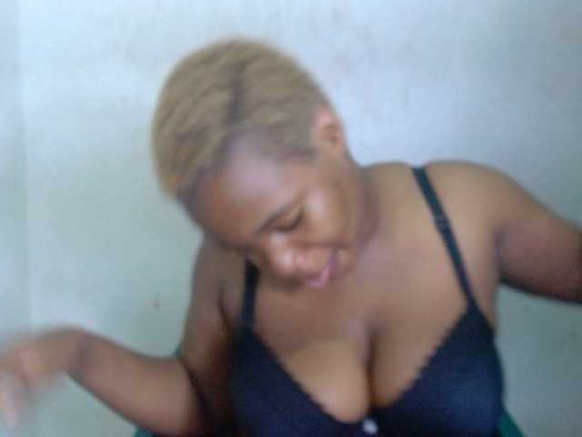 Juicypie live cam on BongaCams