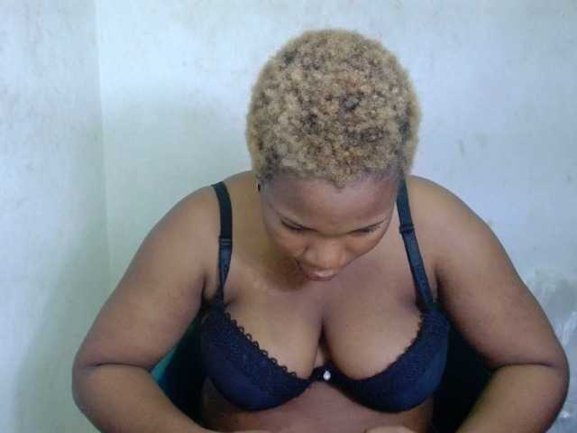 Juicypie live cam on BongaCams
