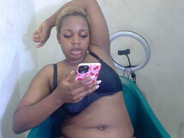 Juicypie live cam on BongaCams