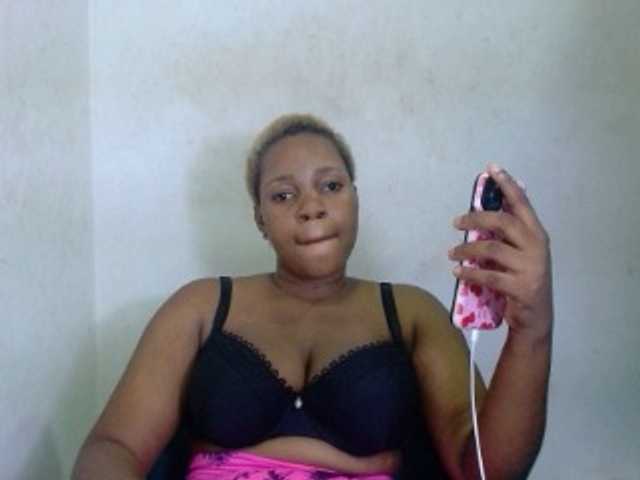 Juicypie live cam on BongaCams