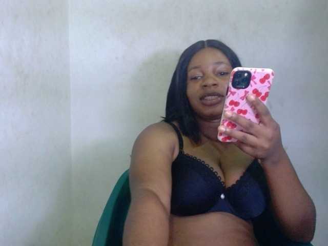 Juicypie live cam on BongaCams