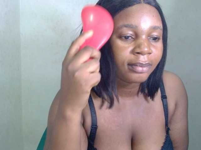 Juicypie live cam on BongaCams