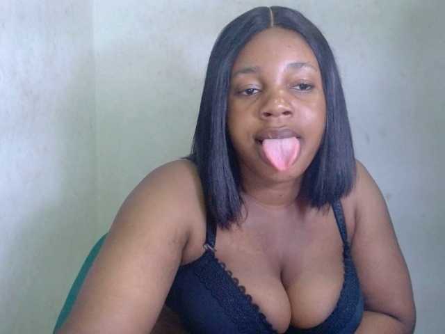 Juicypie live cam on BongaCams