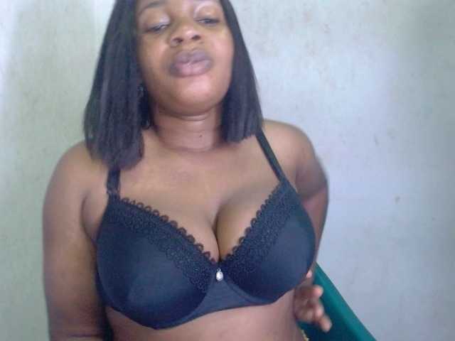 Juicypie live cam on BongaCams