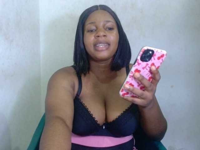 Juicypie live cam on BongaCams