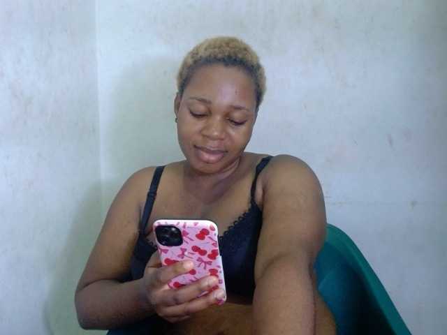 Juicypie live cam on BongaCams