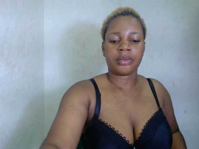 Juicypie live cam on BongaCams