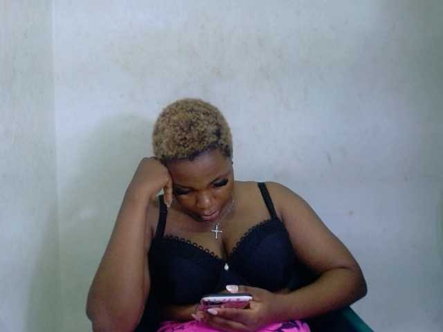 Juicypie live cam on BongaCams