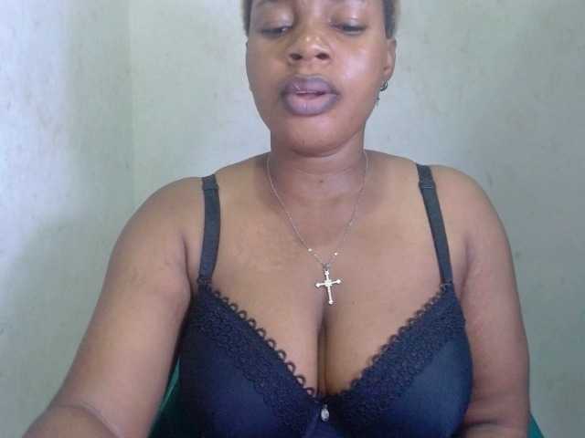 Juicypie live cam on BongaCams