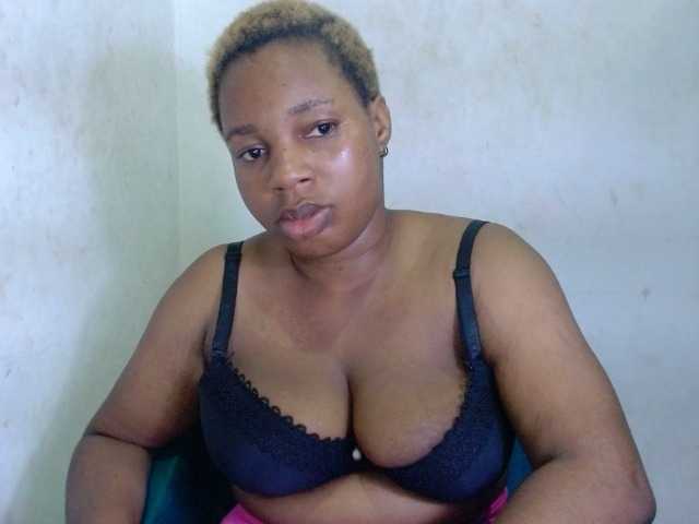 Juicypie live cam on BongaCams