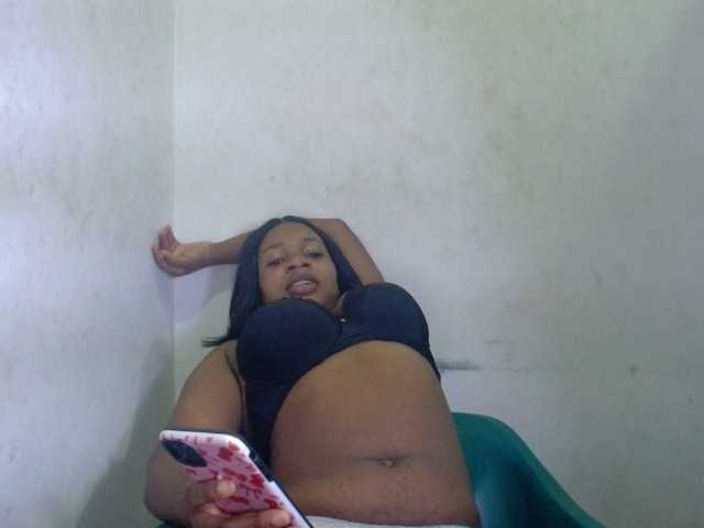 Juicypie live cam on BongaCams