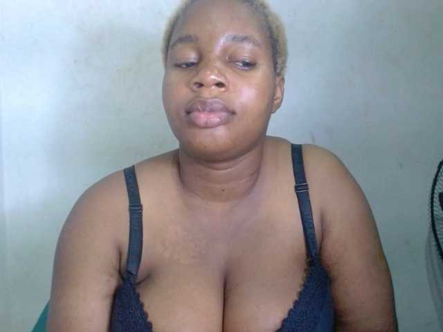 Juicypie live cam on BongaCams