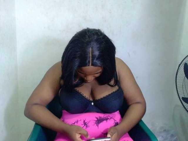 Juicypie live cam on BongaCams