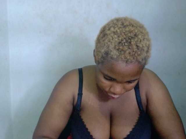 Juicypie live cam on BongaCams
